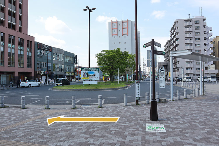 JR南流山駅南口ロータリーを矢印の方へ進みます